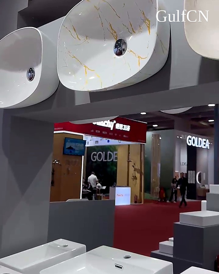 Washbasins and sanitary ware at an industry exhibition in China